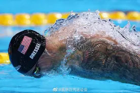 快讯丨打破世界纪录！德雷塞尔49秒45打破100米蝶泳世界纪录获得金牌图片