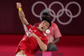 险胜周天成！卫冕冠军谌龙守住羽球中国男单希望图片