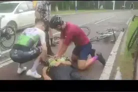 视频｜惊险！东莞保安摔倒心跳骤停，路过的ICU护士出手了图片