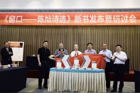 《窗口》首发 | 读战士诗人陈灿的诗，看他如何“始终把生命像子弹一样压进枪膛”图片