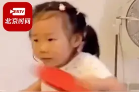 5岁女孩边哭边打乒乓球曾得第一，球技令网友惊叹图片