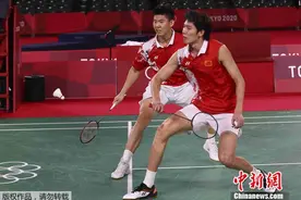 双塔组合获东京奥运会羽毛球男双银牌图片