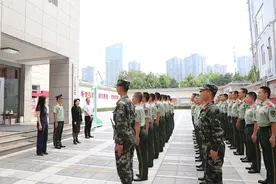 省人大领导看望慰问驻省人大常委会机关武警执勤官兵图片