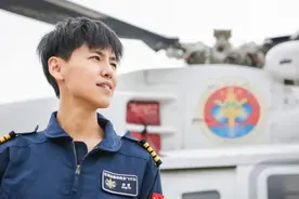 她是“最帅女飞行员”，和团队已成功营救218名海上遇险人员图片