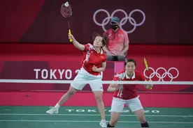 羽毛球——女双决赛赛况图片