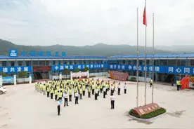 中建五局福鼎时代项目部举行升旗仪式图片