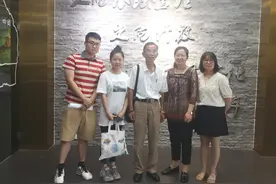 学无止境，70岁老人重回“学堂”图片