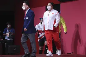 举重——李雯雯出战女子87公斤以上级比赛图片