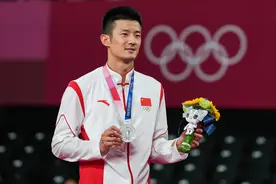 集齐金银铜！走过低谷期的谌龙，拼得羽毛球男单银牌图片
