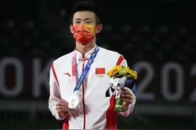 没想到！谌龙原来带着这样的伤打完决赛图片