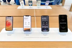 炫酷！苹果在Apple Store"悬空"展示iPhone 12图片