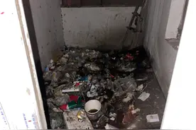 垃圾难清理下雨易积水，别让老楼天井成“隐秘的角落”图片