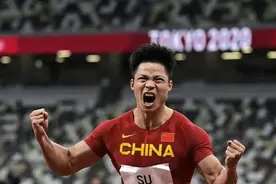 从校服到婚纱！苏炳添和妻子青梅竹马 甜蜜爱情惹人羡图片