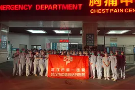 2小时内迅速集结，武汉市第一医院凌晨4点到达沌口开展核酸排查图片