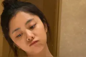 谭松韵晒素颜自拍 娃娃脸干净清爽惹人爱图片