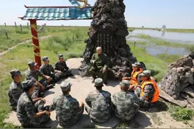 北部战区陆军某旅开展“老连长话连史，传基因鼓斗志”主题活动图片