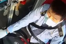 坚持让乘客扫防疫码被说“犟驴”，公交司机停驶下车冷静视频封面