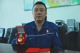 这位普通的石油人 竟然获得过一等军功图片