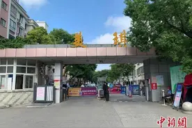 “一个不负责任的老太太，感染一座城”图片