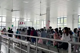 一等半小时，上海最长公交线被投诉车次少：崇明居民盼出行更便捷图片