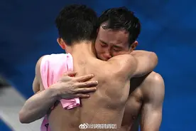 谢思埸跳水男子单人3米板夺金：成功的背后全是难忍的痛，脚踝还有一根铆钉图片