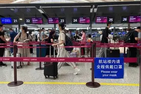 浦东机场内运行如常：旅客人数相对宽松，旅游出行较少图片