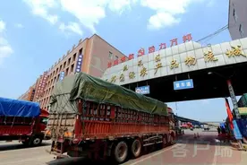 记者实地探访万邦农产品批发市场——“‘菜篮子’拎得稳装得满，没问题”图片