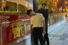 彭昱畅晒和刘昊然搞怪合照 上演“歪头杀”表情超萌图片