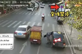 停车忘记拉手刹 自贡街头上演“无人驾驶”图片