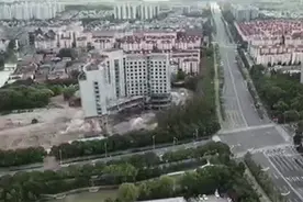 上海青浦一著名烂尾楼今日爆破，纠葛二十多年在巨响声中倒下图片