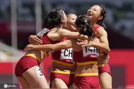 中国队晋级田径女子4×100米接力决赛图片