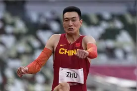 新的突破！朱亚明男子三级跳远摘银图片
