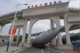 耗资千万元！广东江门这所高校买架波音737飞机当教具视频封面