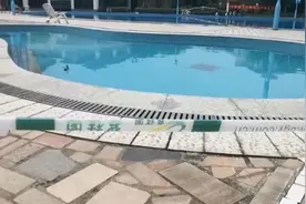 男童小区浅池遭排水口吸住溺亡，9岁哥哥拖拽弟弟呼救视频封面