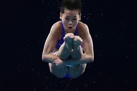 人物 | 你知道什么是绝望吗？包揽女子10米板金银牌的两朵金花，加起来才29岁图片