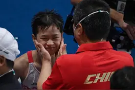 瞰奥·英雄 | 去年她还不够参赛年龄 如今已登上奥运之巅图片