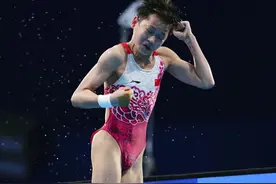 东京奥运会｜跳水：中国选手包揽女子10米跳台冠亚军图片