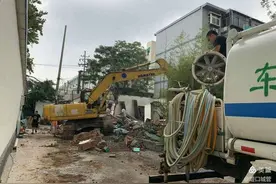 堤口路街道办事处持续开展拆违拆临工作，还空间于居民图片