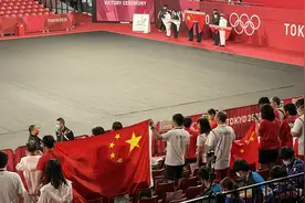 中国女乒又夺冠！来看五星红旗进场视频封面