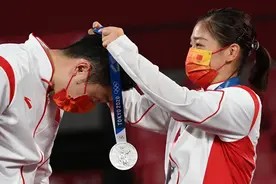 深一度｜国乒女团夺金之夜，我们祝福刘诗雯图片