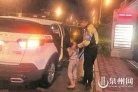 两小兄弟雨夜出走 民警助其平安回家图片