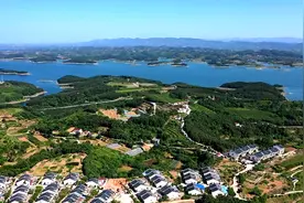 最美环库公路上的“花果山”视频封面