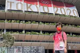 北大学生凡尔赛了：奥运会乒乓球唯一中国裁判是我的体育老师！她说：做裁判做到世界级，才有资格站在我的学生面前图片