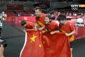 “中国看台放眼望去，全是世界冠军”图片