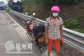 开着朋友的摩托车上了高速 人车均无证 这下摊上大事儿了图片