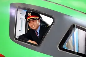 超励志！那个迷恋火车的藏族男孩，如今开上复兴号图片