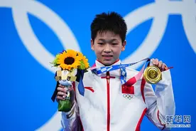 一战成名！全红婵满分跳水惊艳世界图片