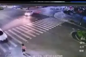 浙江长兴迈凯伦跑车高速撞飞一女子，经抢救无效死亡图片