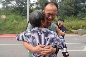 “五为”专题实践｜“妈妈，我终于找到您了！”图片