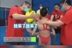 全红婵“馋哭”外国教练？夺冠后被外国教练羡慕，纷纷排队握手图片